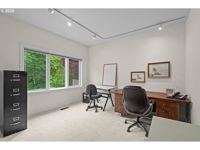 3420 BARRINGTON Dr, West Linn, OR 97068