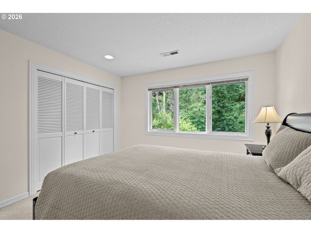 3420 BARRINGTON Dr, West Linn, OR 97068