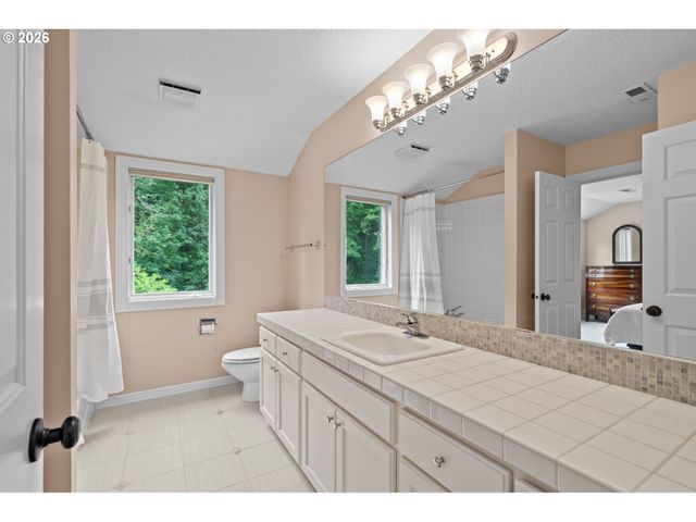 3420 BARRINGTON Dr, West Linn, OR 97068