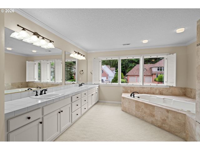 3420 BARRINGTON Dr, West Linn, OR 97068