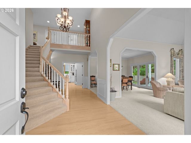 3420 BARRINGTON Dr, West Linn, OR 97068