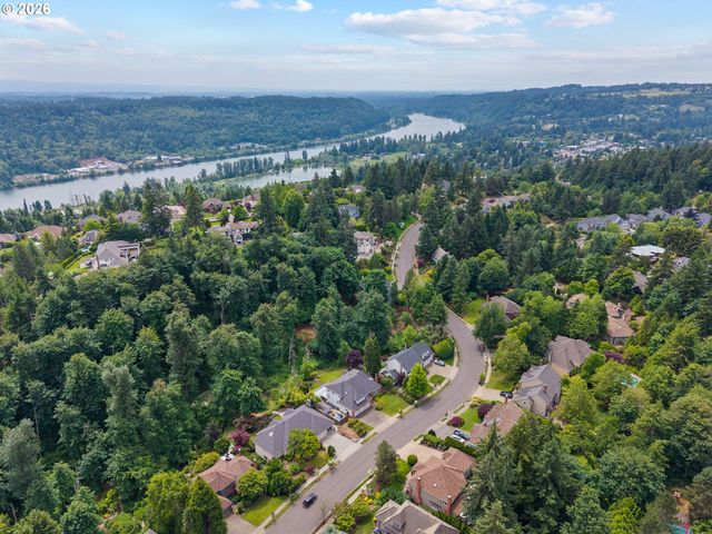 3420 BARRINGTON Dr, West Linn, OR 97068
