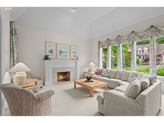 3420 BARRINGTON Dr, West Linn, OR 97068