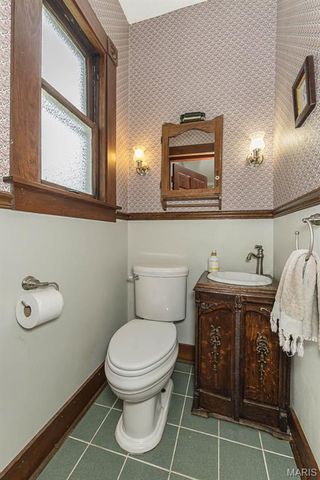326 W Essex Avenue, Kirkwood, MO 63122
