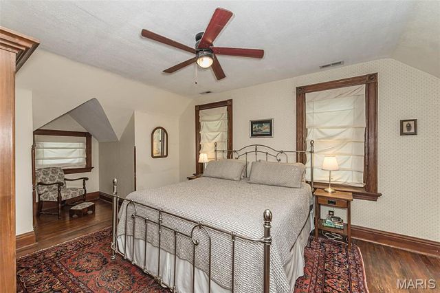 326 W Essex Avenue, Kirkwood, MO 63122