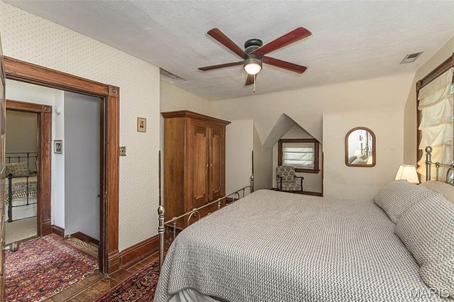 326 W Essex Avenue, Kirkwood, MO 63122