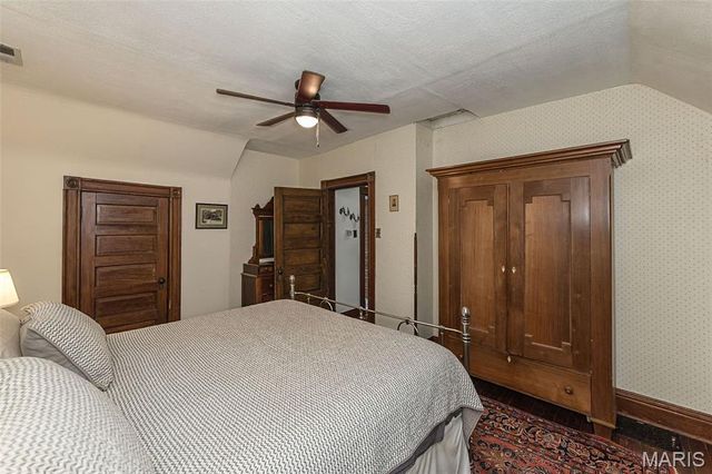 326 W Essex Avenue, Kirkwood, MO 63122