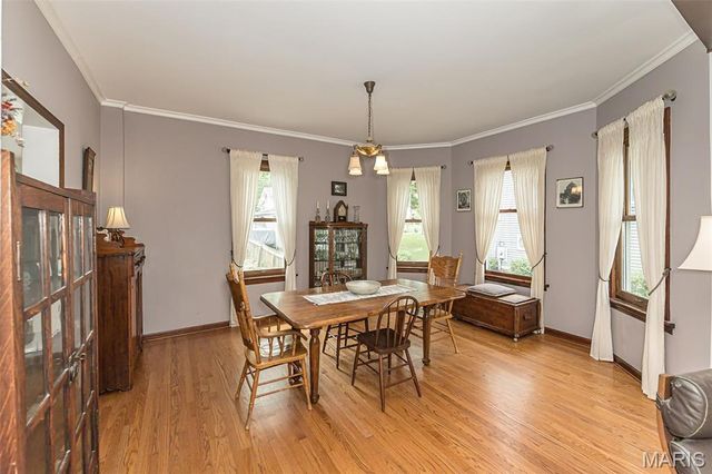 326 W Essex Avenue, Kirkwood, MO 63122