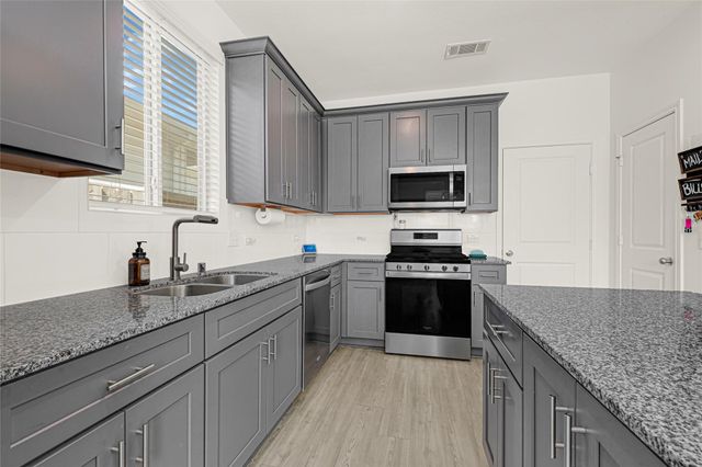 318 Maple Bark Trail, Conroe, TX 77378