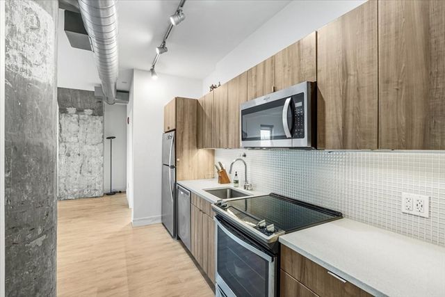 9 Medford St 201, Somerville, MA 02143