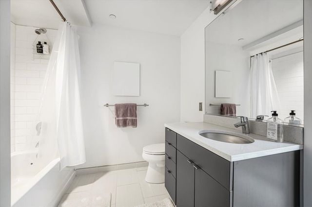 9 Medford St 201, Somerville, MA 02143