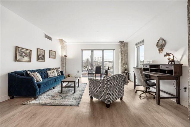 9 Medford St 201, Somerville, MA 02143