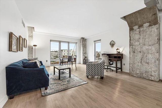 9 Medford St 201, Somerville, MA 02143