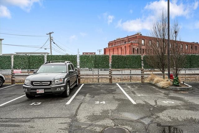 9 Medford St 201, Somerville, MA 02143
