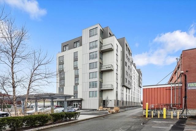 9 Medford St 201, Somerville, MA 02143