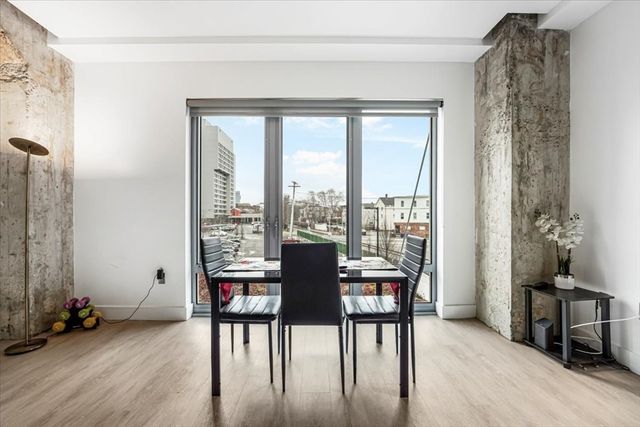 9 Medford St 201, Somerville, MA 02143