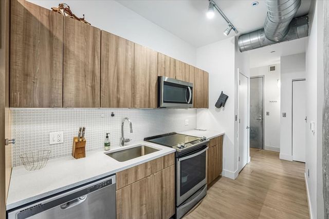 9 Medford St 201, Somerville, MA 02143