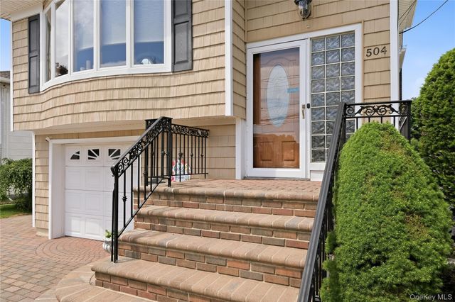 504 Staples Street, Farmingdale, NY 11735