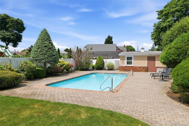 504 Staples Street, Farmingdale, NY 11735