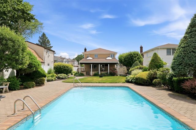 504 Staples Street, Farmingdale, NY 11735