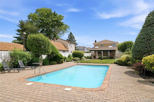 504 Staples Street, Farmingdale, NY 11735