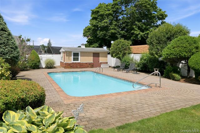 504 Staples Street, Farmingdale, NY 11735