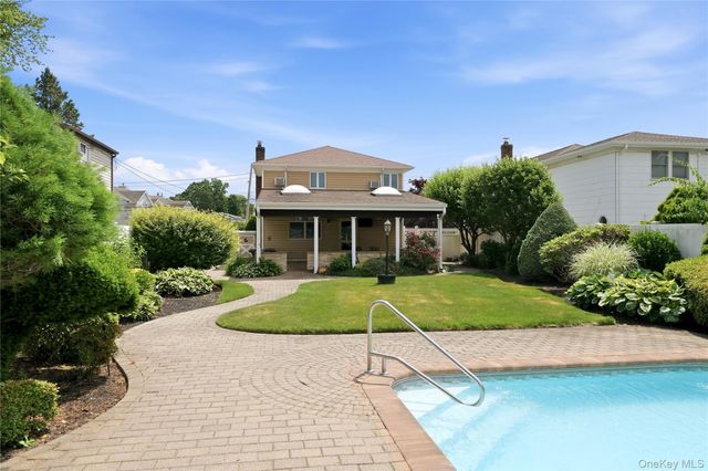 504 Staples Street, Farmingdale, NY 11735
