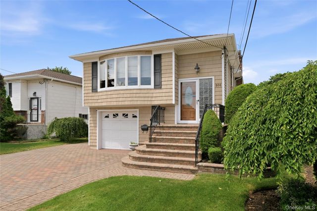 504 Staples Street, Farmingdale, NY 11735