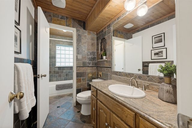 7809 Miracle Lane, North Richland Hills, TX 76182