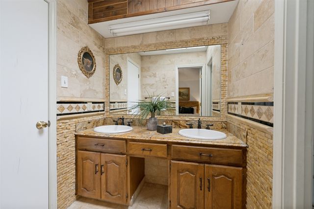 7809 Miracle Lane, North Richland Hills, TX 76182