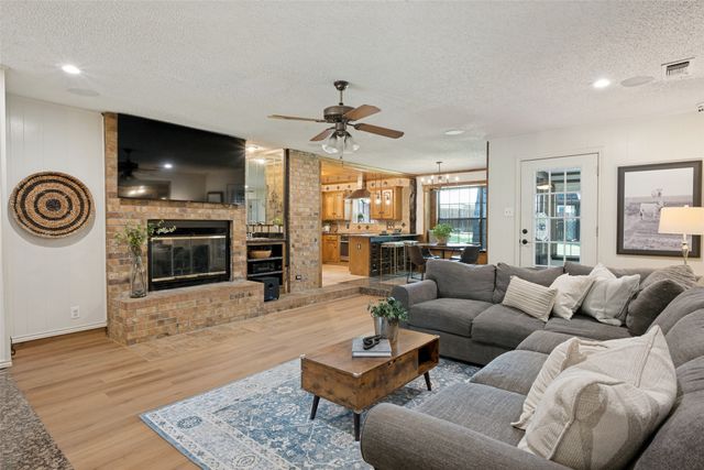 7809 Miracle Lane, North Richland Hills, TX 76182