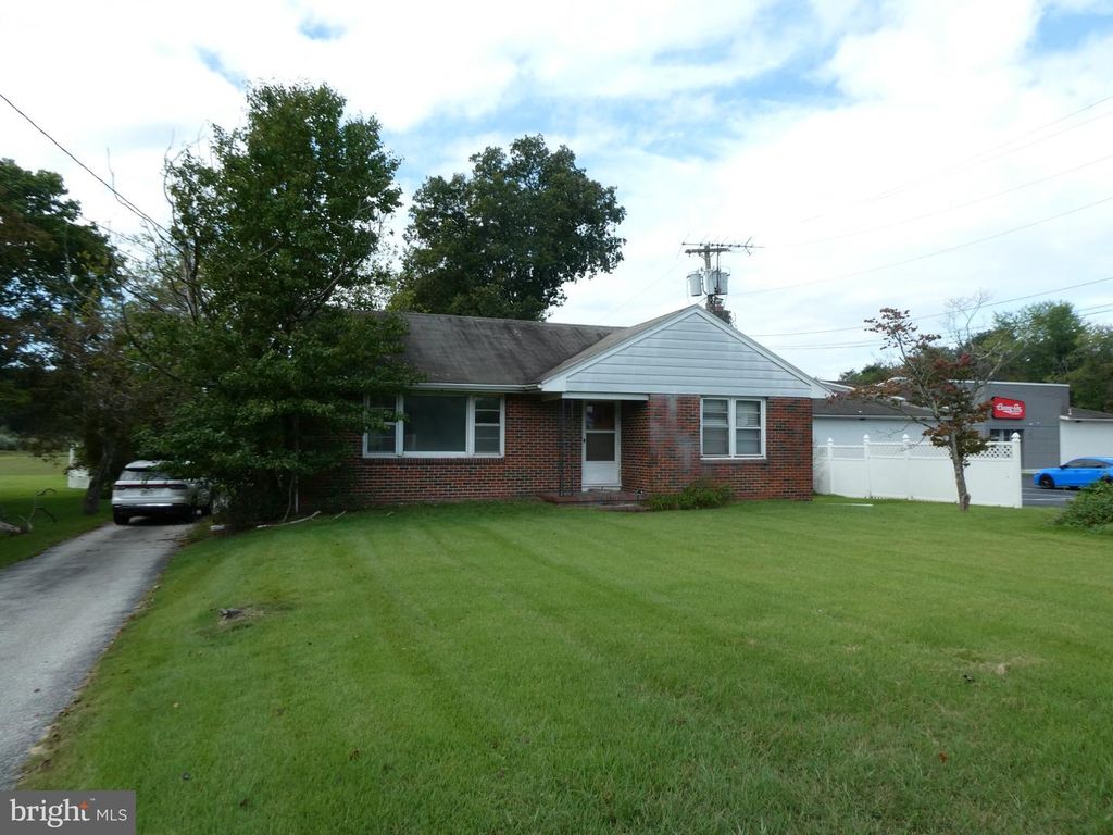 2393 S BLACK HORSE PIKE, WILLIAMSTOWN, NJ 08094 — exterior