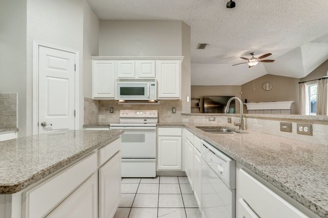 3821 Staghorn Circle N, Fort Worth, TX 76137