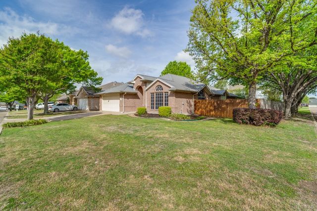 3821 Staghorn Circle N, Fort Worth, TX 76137