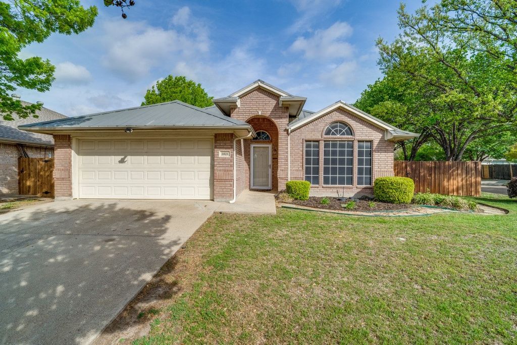 3821 Staghorn Circle N, Fort Worth, TX 76137