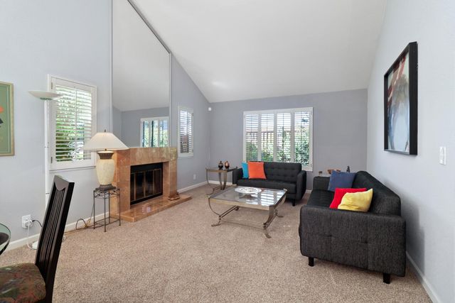 1932 University Park Dr, Sacramento, CA 95825