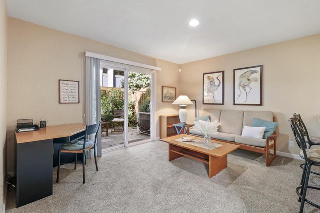 1932 University Park Dr, Sacramento, CA 95825