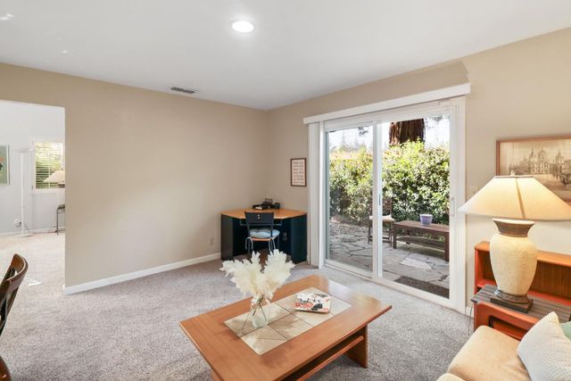 1932 University Park Dr, Sacramento, CA 95825