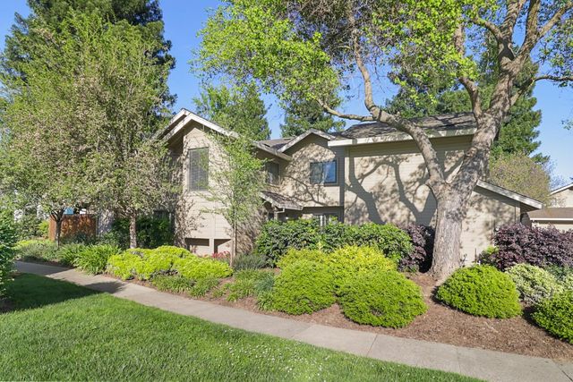 1932 University Park Dr, Sacramento, CA 95825