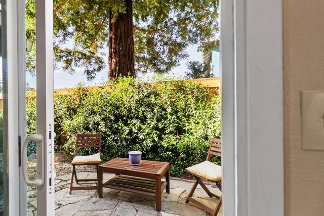 1932 University Park Dr, Sacramento, CA 95825