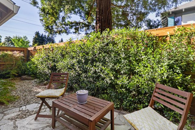 1932 University Park Dr, Sacramento, CA 95825