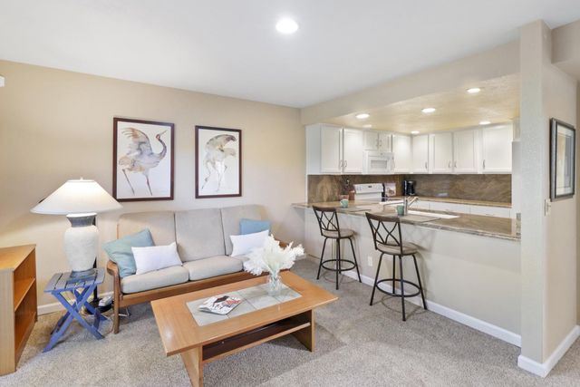 1932 University Park Dr, Sacramento, CA 95825