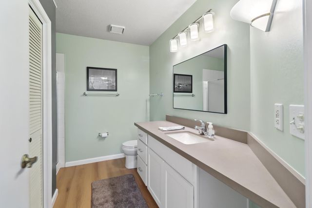 1932 University Park Dr, Sacramento, CA 95825