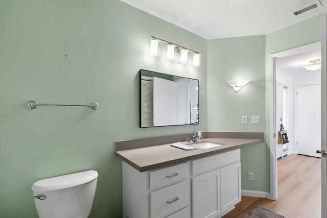 1932 University Park Dr, Sacramento, CA 95825