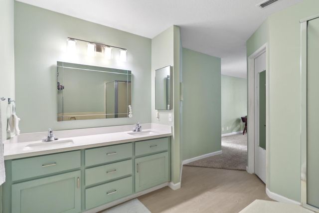 1932 University Park Dr, Sacramento, CA 95825