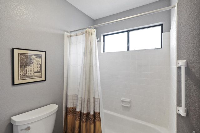 1932 University Park Dr, Sacramento, CA 95825