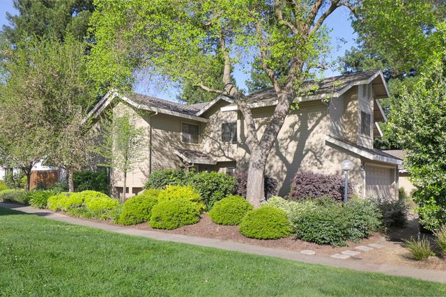 1932 University Park Dr, Sacramento, CA 95825