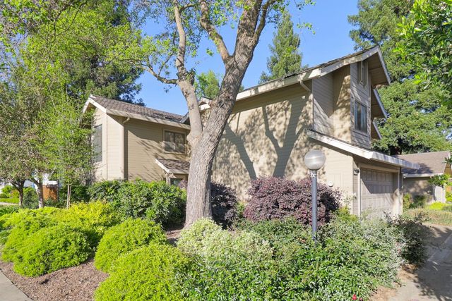 1932 University Park Dr, Sacramento, CA 95825