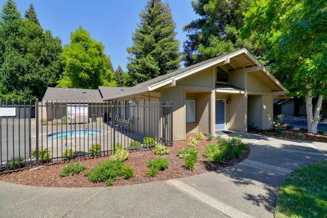 1932 University Park Dr, Sacramento, CA 95825