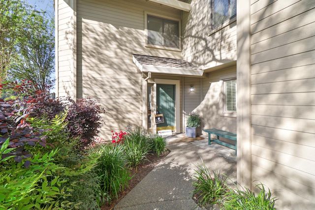 1932 University Park Dr, Sacramento, CA 95825